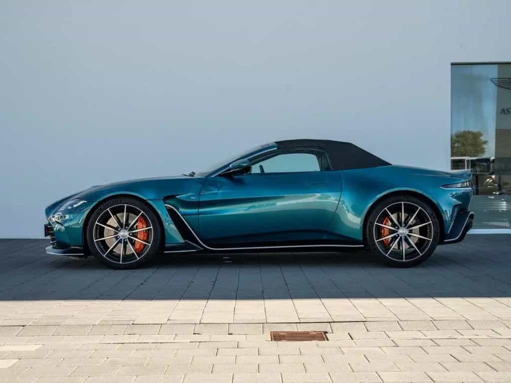 Aston Martin V12 Vantage Roadster / 249 Exemplare Limited 04/2023-photo-30
