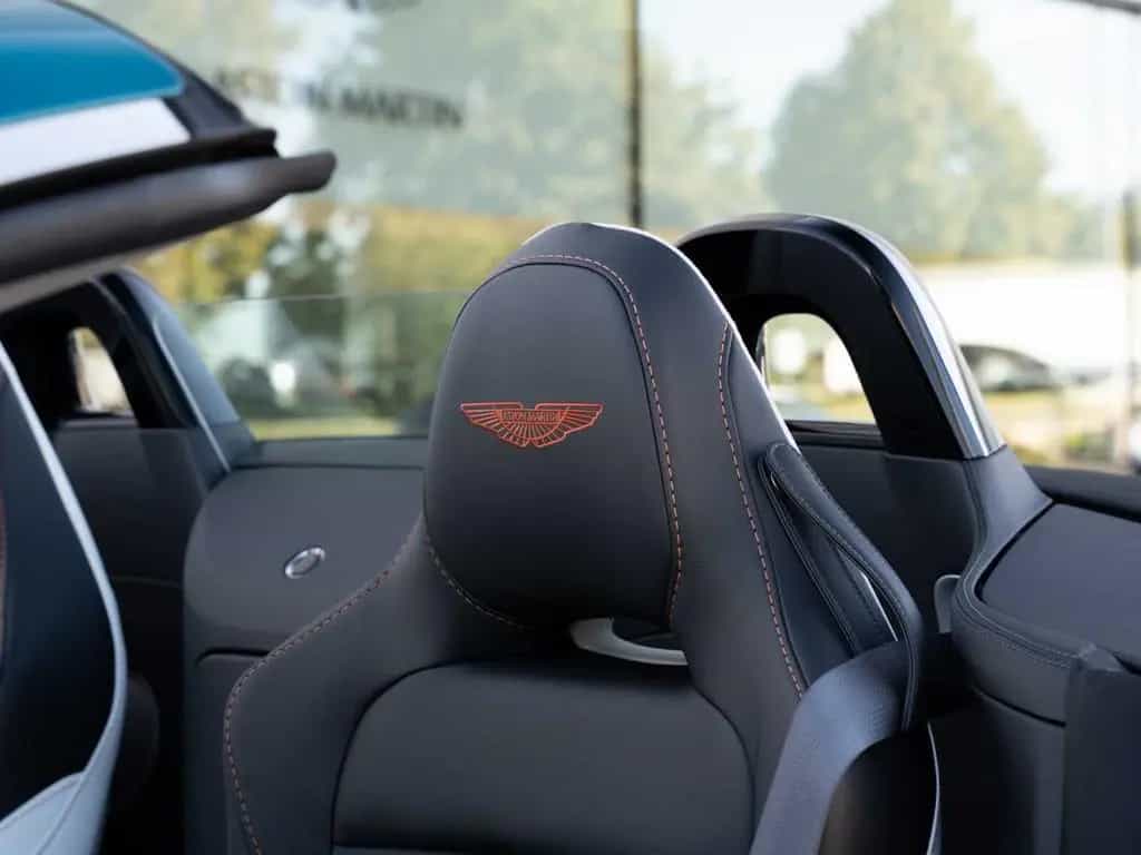 Aston Martin V12 Vantage Roadster / 249 Exemplare Limited 04/2023-photo-3