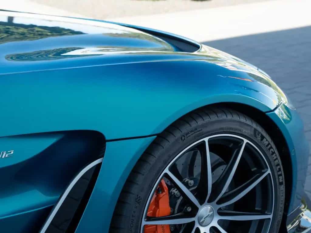 Aston Martin V12 Vantage Roadster / 249 Exemplare Limited 04/2023-photo-7