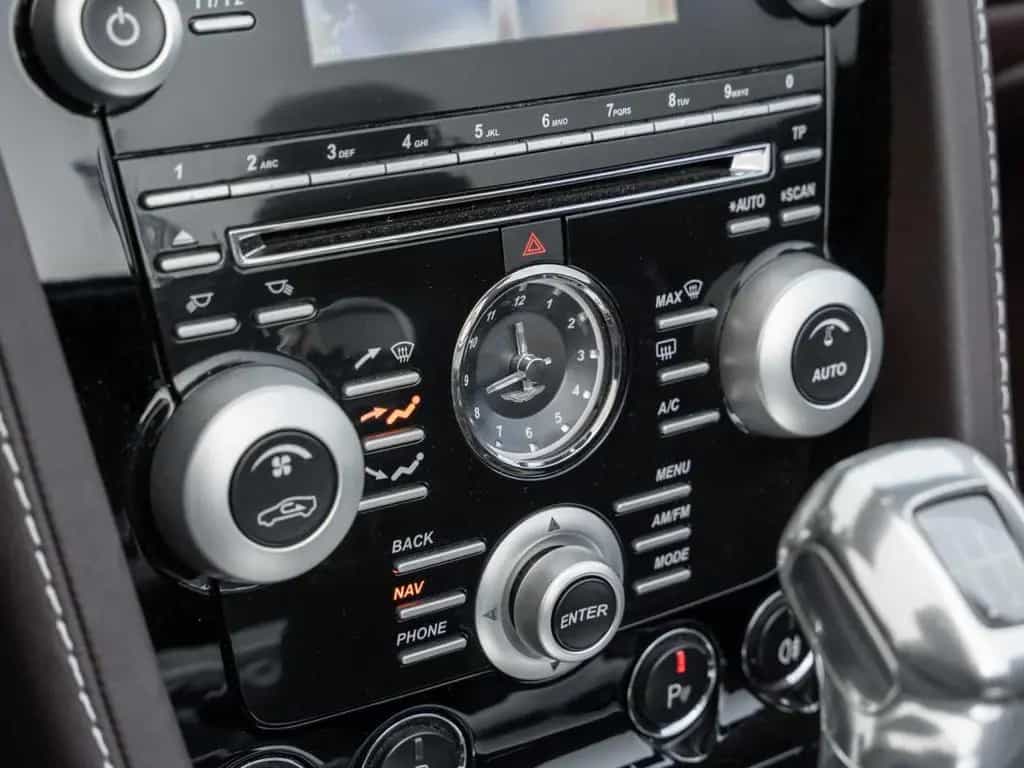 Aston Martin DBS Volante Handschalter 06/2010-photo-26