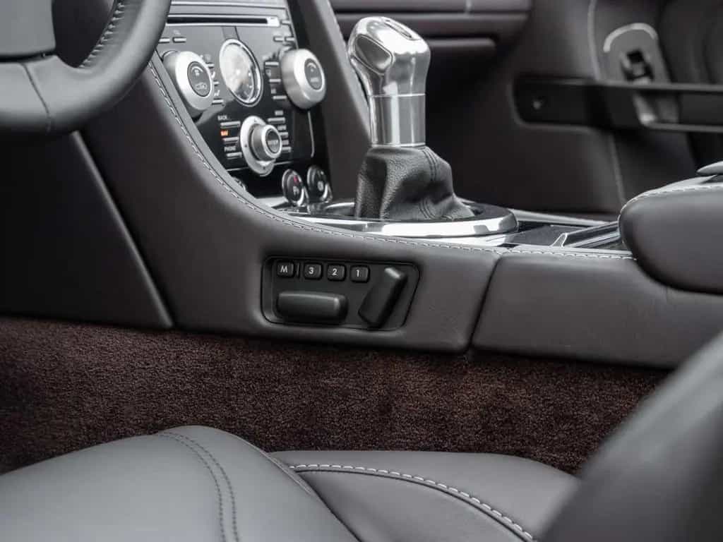 Aston Martin DBS Volante Handschalter 06/2010-photo-28