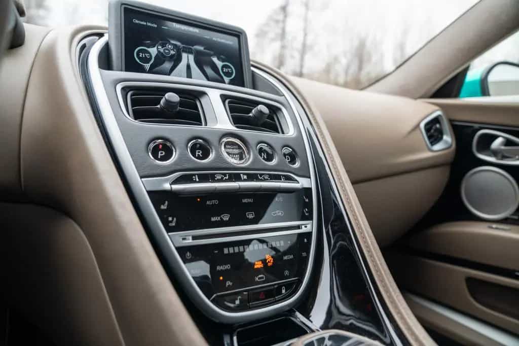 Aston Martin DB11 4.0 V8 02/2021-photo-10