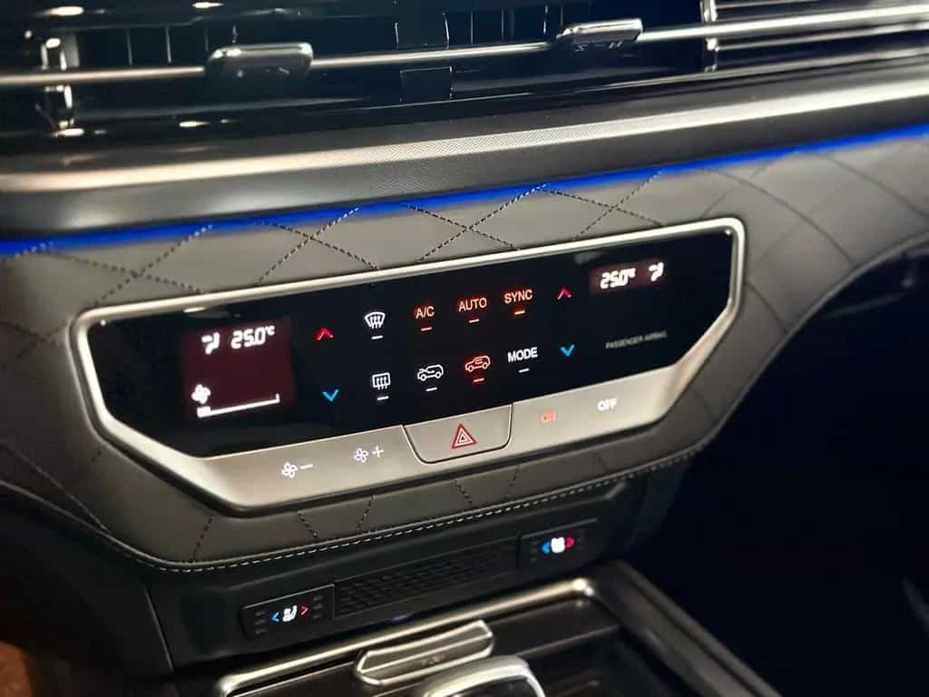 Ssangyong REXTON Sapphire 8AT*DynBlinker*ACC*360°*AHK 3,5t 08/2023-photo-21