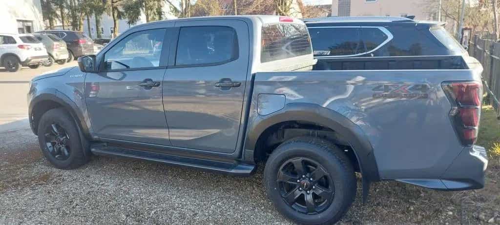 Isuzu D-Max Double Cab 4WD Autm. V-Cross 06/2025-photo-3