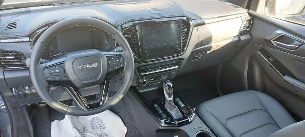 Isuzu D-Max Double Cab 4WD Autm. V-Cross 06/2025-photo-6