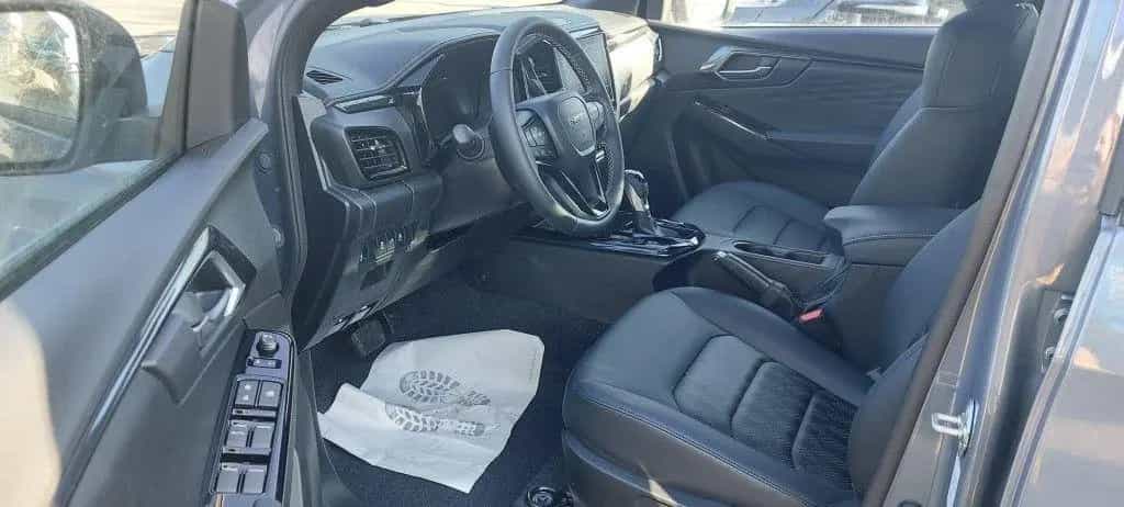 Isuzu D-Max Double Cab 4WD Autm. V-Cross 06/2025-photo-7
