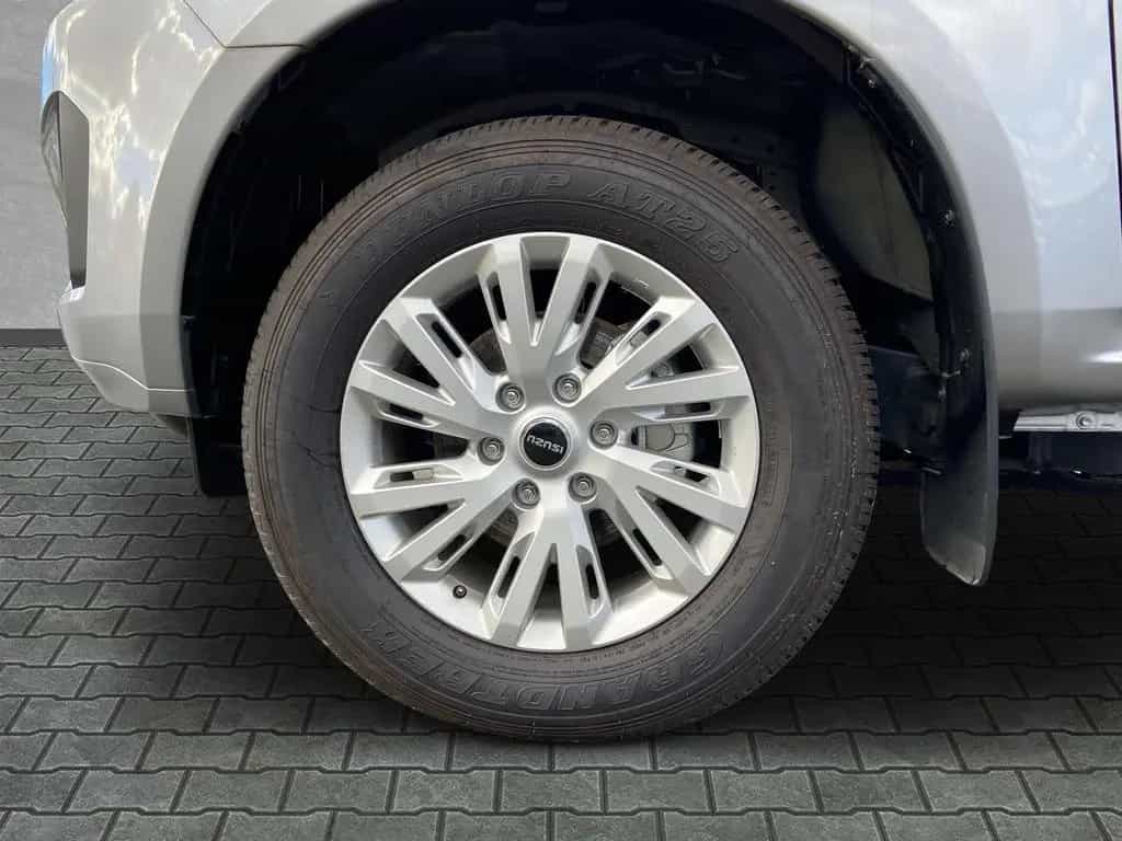Isuzu D-Max Space Cab LS 4x4 #SHZ #KAMERA #PDC #SPERRD null-photo-8