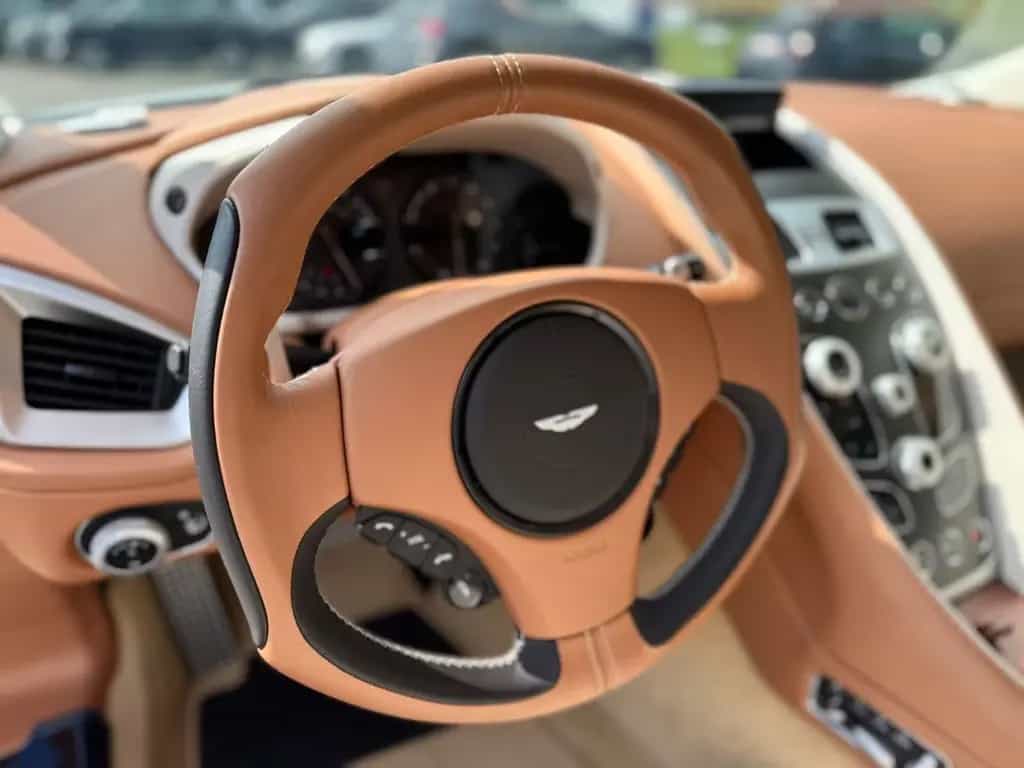 Aston Martin Vanquish S Pearl Edition 1 von 10 Sammlerstück 07/2018-photo-17