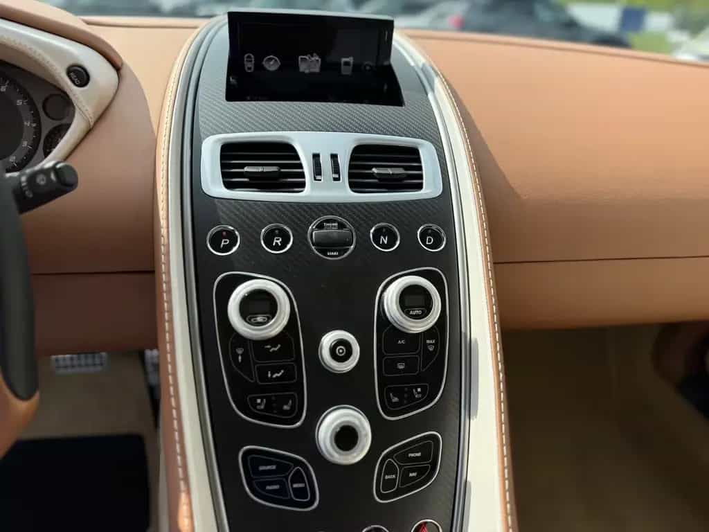 Aston Martin Vanquish S Pearl Edition 1 von 10 Sammlerstück 07/2018-photo-18