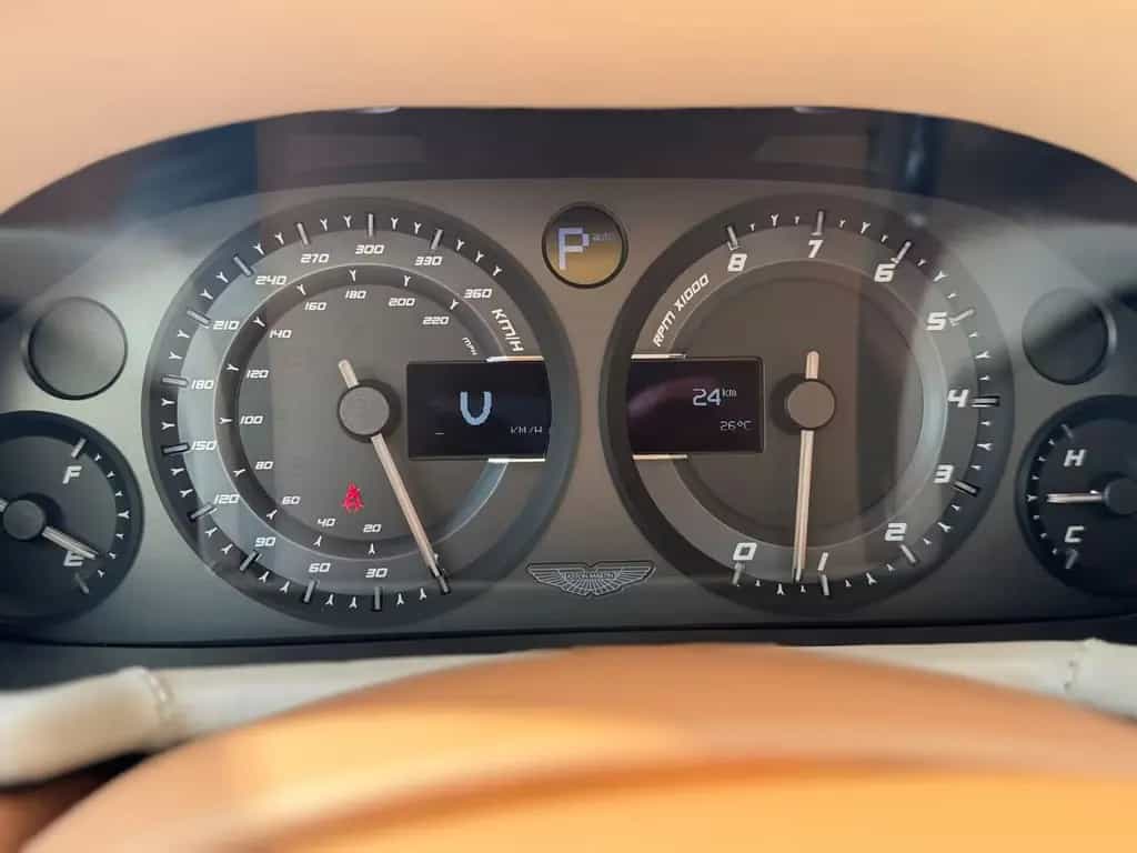 Aston Martin Vanquish S Pearl Edition 1 von 10 Sammlerstück 07/2018-photo-19