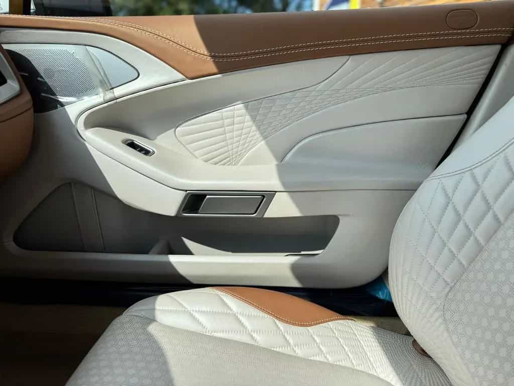 Aston Martin Vanquish S Pearl Edition 1 von 10 Sammlerstück 07/2018-photo-20