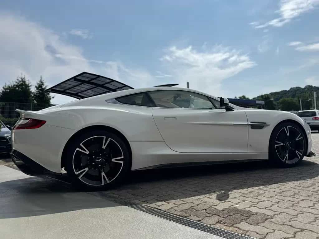 Aston Martin Vanquish S Pearl Edition 1 von 10 Sammlerstück 07/2018-photo-5