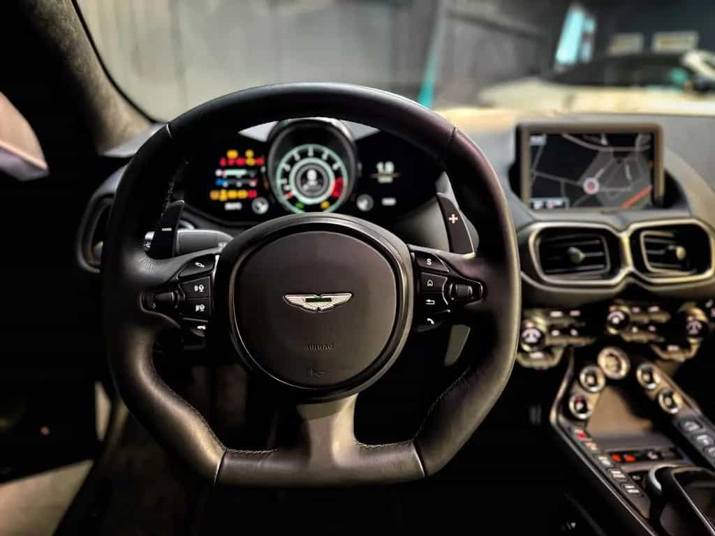 Aston Martin V8 Vantage + Ultramarine Black + Perf. + Eleg. 03/2023-photo-15