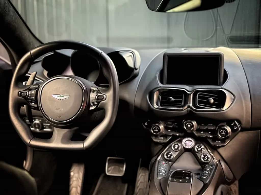 Aston Martin V8 Vantage + Ultramarine Black + Perf. + Eleg. 03/2023-photo-19