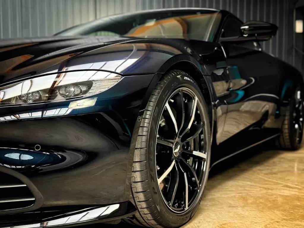 Aston Martin V8 Vantage + Ultramarine Black + Perf. + Eleg. 03/2023-photo-6