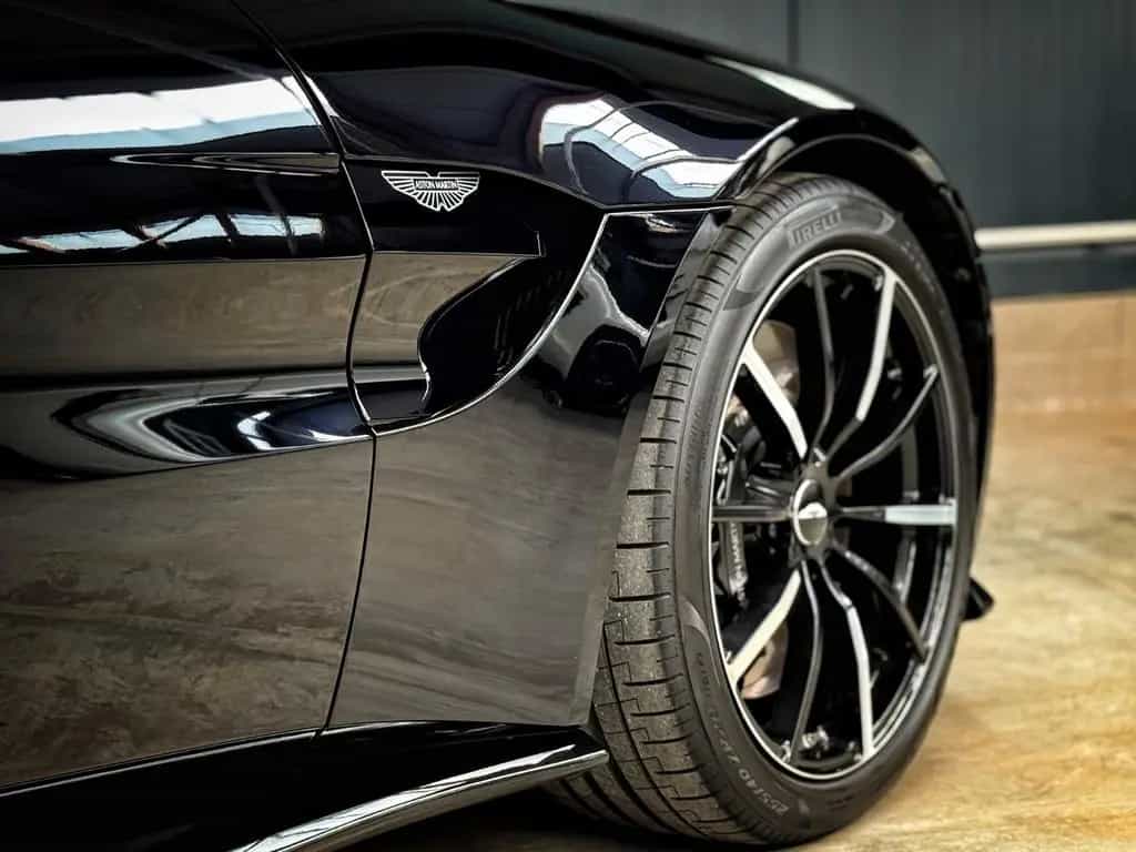 Aston Martin V8 Vantage + Ultramarine Black + Perf. + Eleg. 03/2023-photo-7