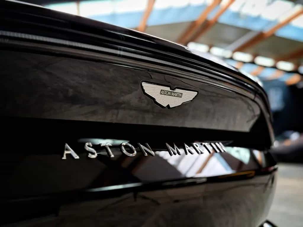 Aston Martin V8 Vantage + Ultramarine Black + Perf. + Eleg. 03/2023-photo-8