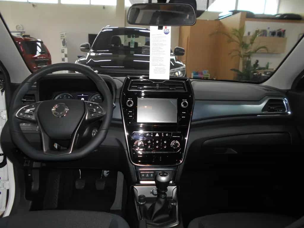 Ssangyong Tivoli 4x4ALLRAD KLIMA TEMPOMAT PDC + KAMERA AHK 03/2025-photo-10