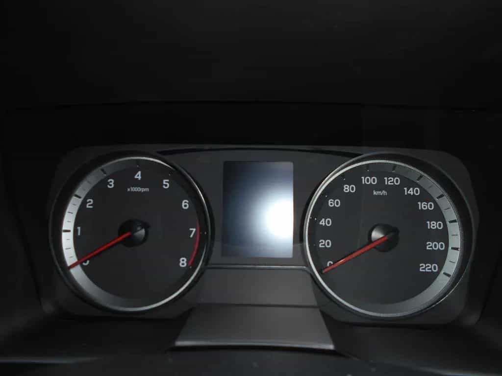 Ssangyong Tivoli 4x4ALLRAD KLIMA TEMPOMAT PDC + KAMERA AHK 03/2025-photo-11
