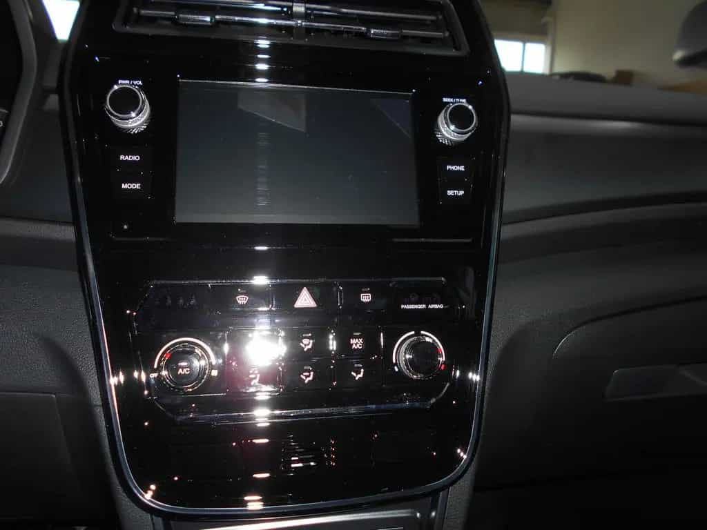 Ssangyong Tivoli 4x4ALLRAD KLIMA TEMPOMAT PDC + KAMERA AHK 03/2025-photo-12