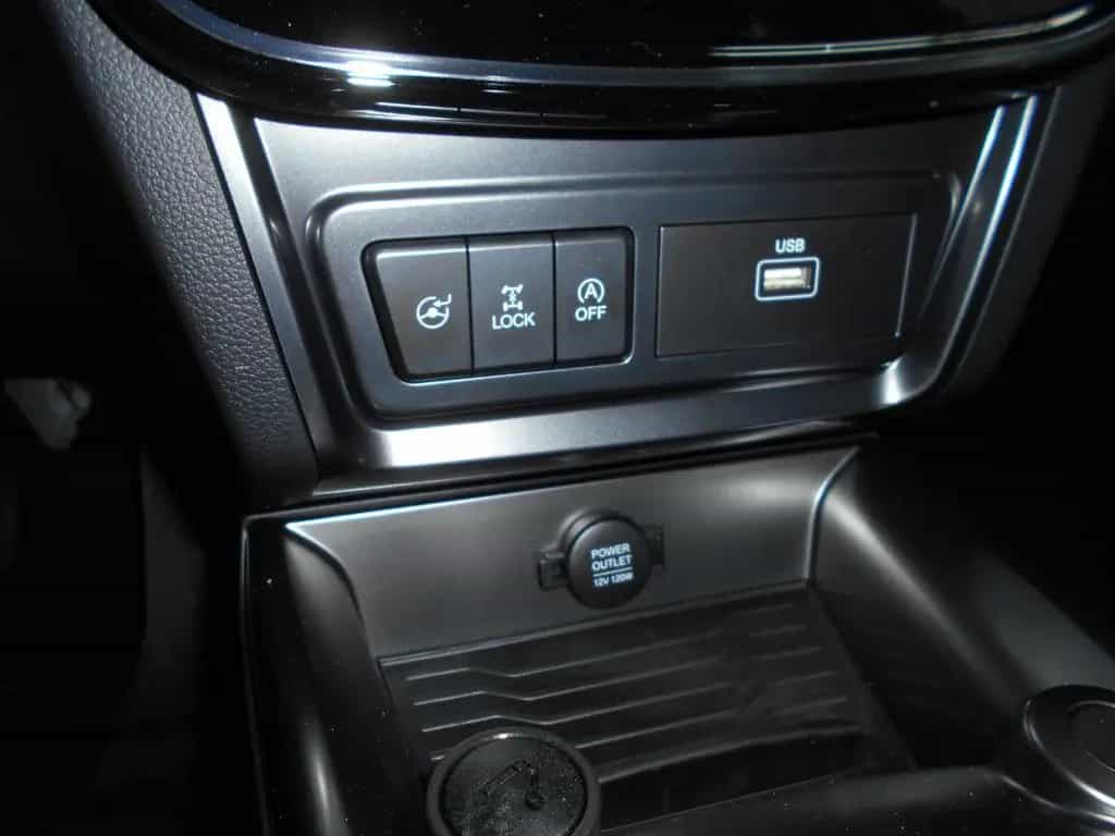 Ssangyong Tivoli 4x4ALLRAD KLIMA TEMPOMAT PDC + KAMERA AHK 03/2025-photo-13