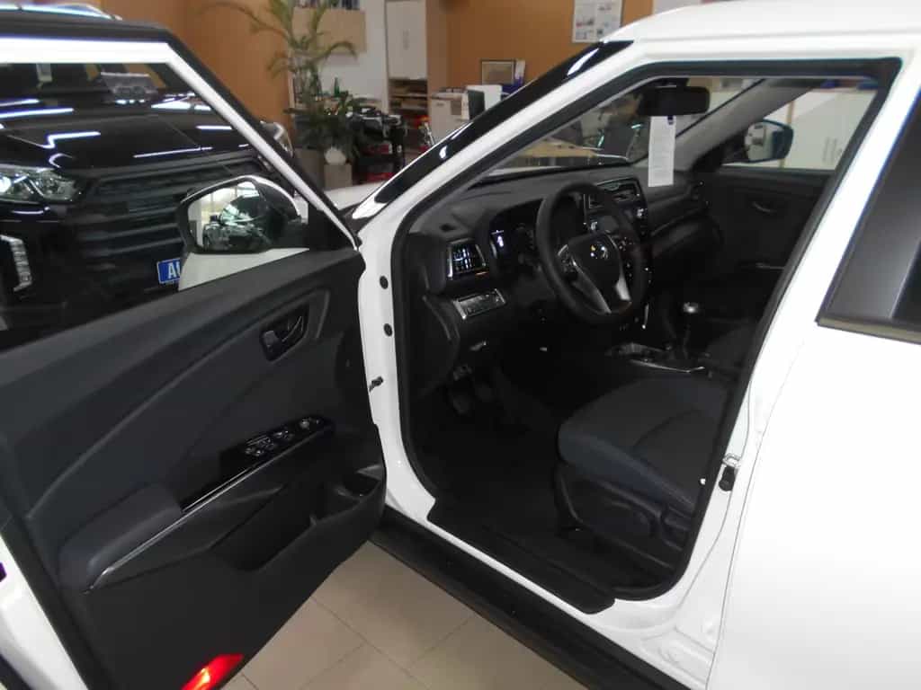 Ssangyong Tivoli 4x4ALLRAD KLIMA TEMPOMAT PDC + KAMERA AHK 03/2025-photo-4