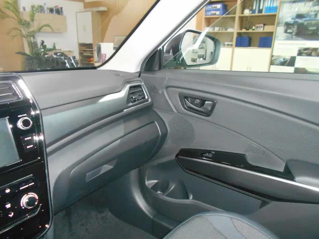Ssangyong Tivoli 4x4ALLRAD KLIMA TEMPOMAT PDC + KAMERA AHK 03/2025-photo-5