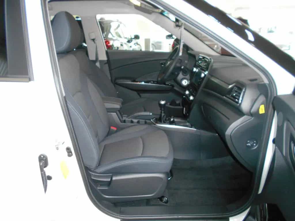 Ssangyong Tivoli 4x4ALLRAD KLIMA TEMPOMAT PDC + KAMERA AHK 03/2025-photo-6
