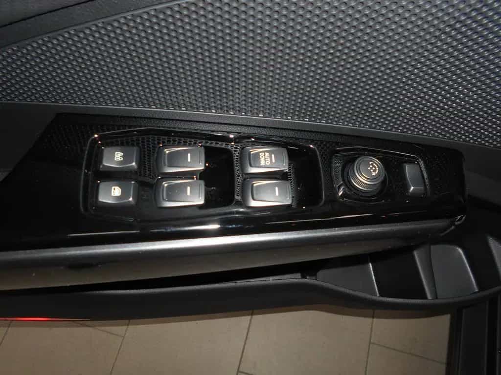 Ssangyong Tivoli 4x4ALLRAD KLIMA TEMPOMAT PDC + KAMERA AHK 03/2025-photo-8