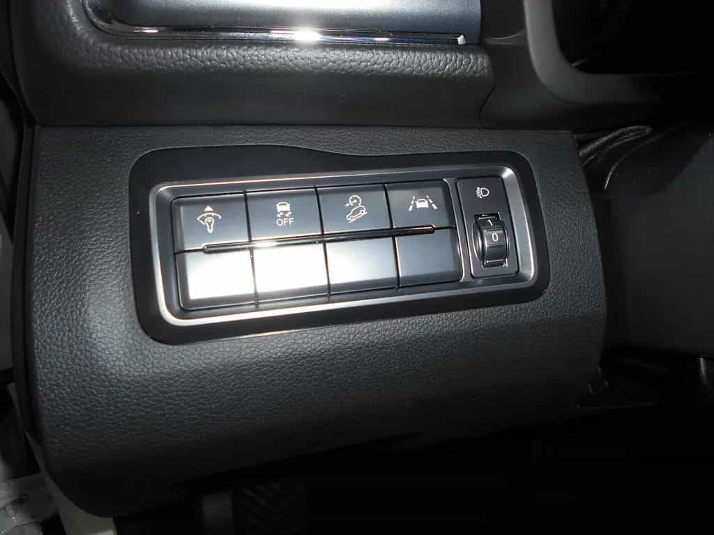 Ssangyong Tivoli 4x4ALLRAD KLIMA TEMPOMAT PDC + KAMERA AHK 03/2025-photo-9