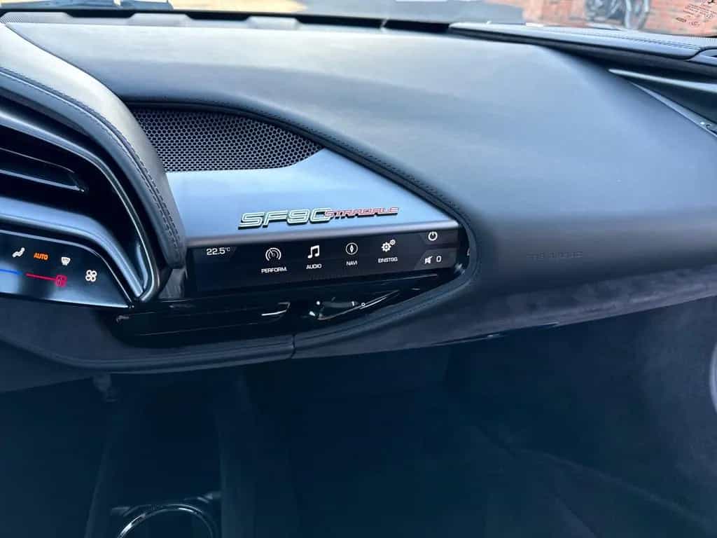 Ferrari SF90 Stradale *20 Zoll*DAB Radio*Matrix LED* 09/2023-photo-16