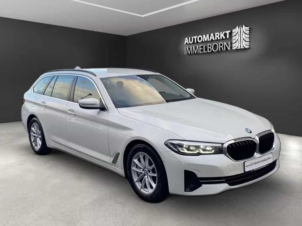 BMW 5 Series 530d xD Luxury Line DAB HUD Kamera Sport Alarm 04/2022-photo-1