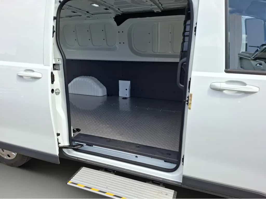 Maxus Deliver 7 L2H1 Luxury 2,0 l Diesel FWD 08/2025-photo-18