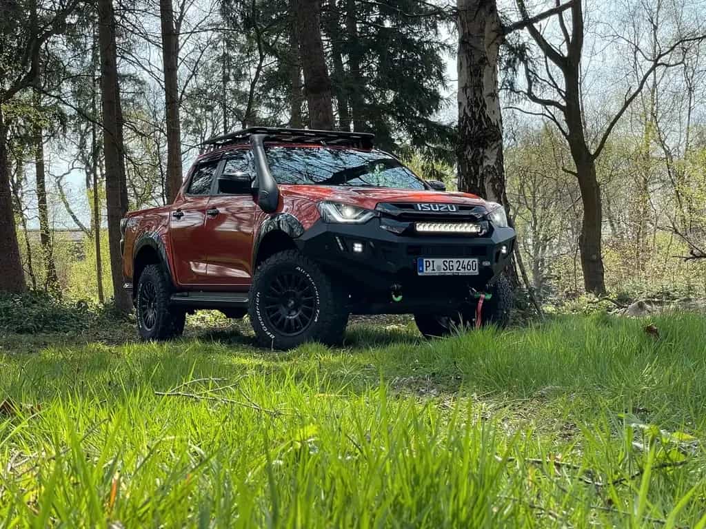 Isuzu D-Max Double Cab V-Cross AT+hohes Fahrwerk EFS+ 06/2025-photo-2