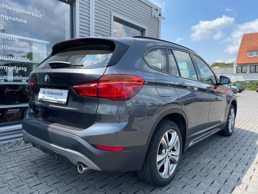 BMW X1 xDrive20d Aut. SportLine HeadUp LED AHK Leder 09/2018-photo-3