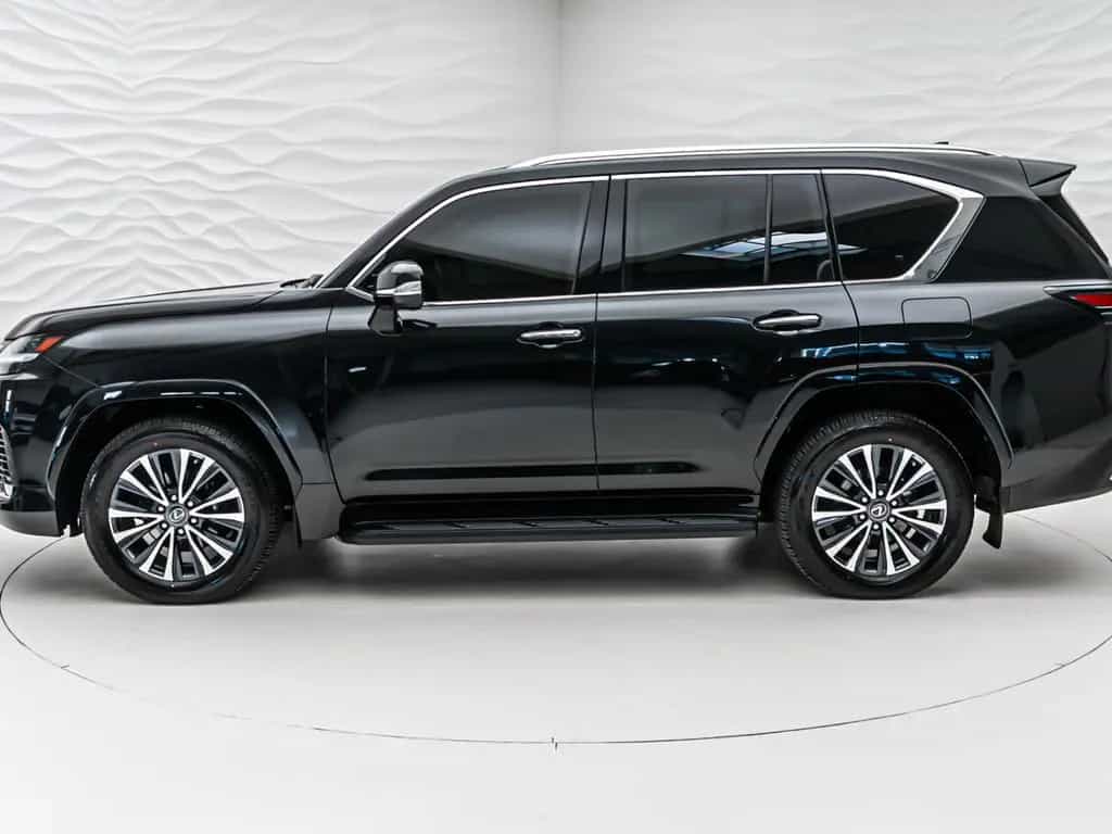 Lexus LX 500 Luxury*ARMORED B6*Head-Up*R20*STOCK null-photo-2