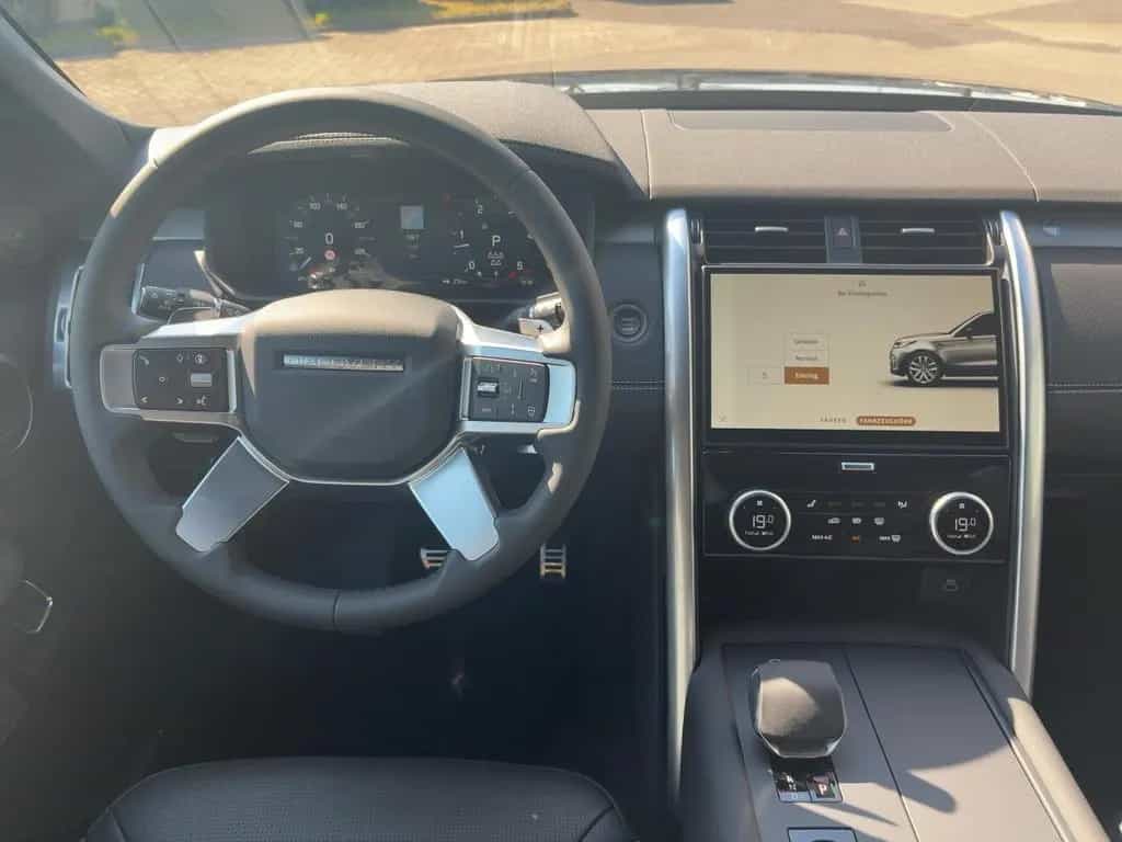 Land Rover Discovery D350 Dynamic SE 7 Seats *Standheizung 03/2025-photo-8