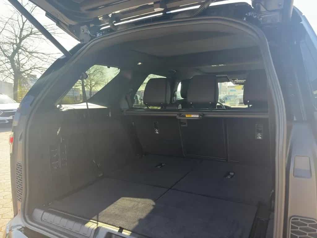 Land Rover Discovery D350 Dynamic SE 7 Seats *Standheizung 03/2025-photo-5