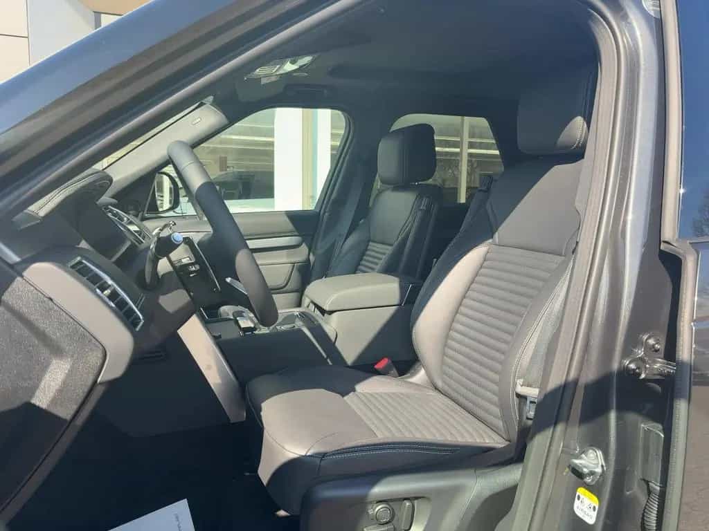 Land Rover Discovery D350 Dynamic SE 7 Seats *Standheizung 03/2025-photo-6
