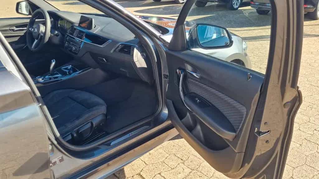 BMW 1 Series 118 i M Sport Paket S/W Räder Shadow Line 03/2018-photo-19
