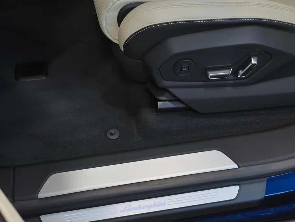 Lamborghini Urus S / AKRAPOVIC / PANO / B & O / MASSAGE 07/2023-photo-12