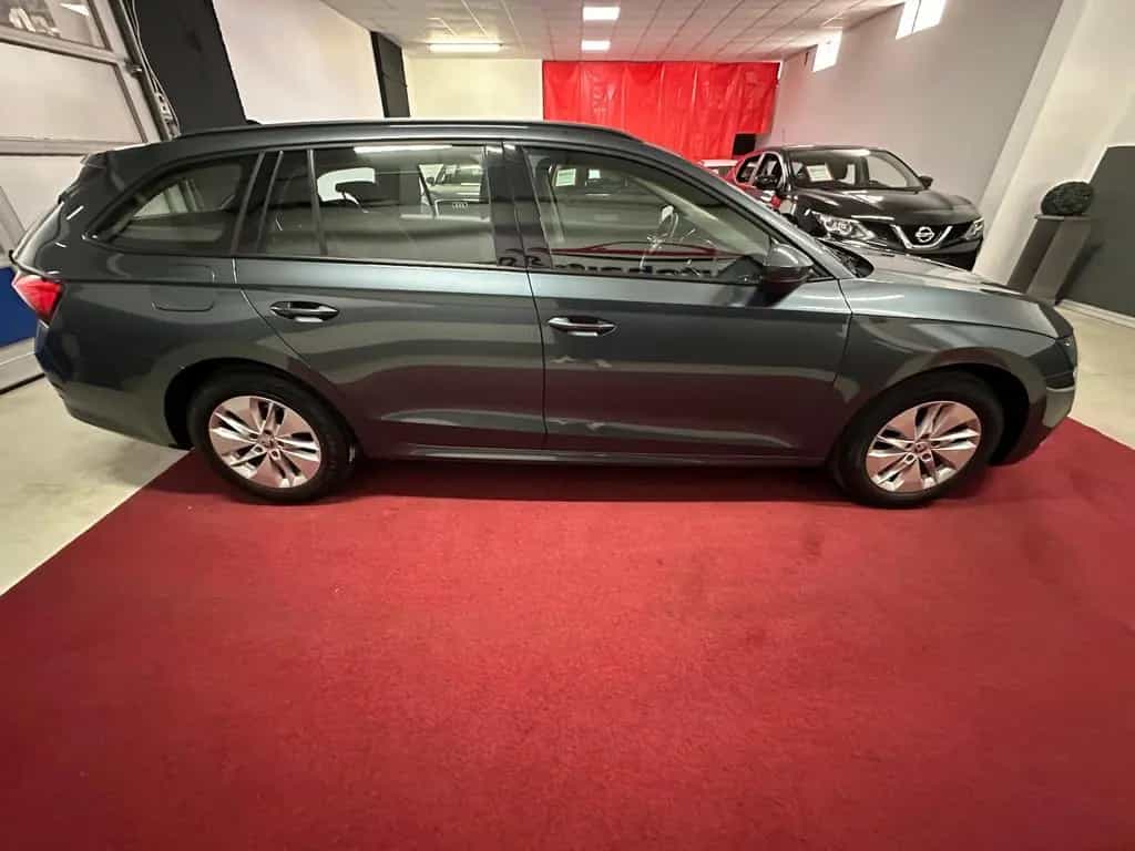 Skoda Octavia Combi  Kamera*Navi*LED*PDC*Carplay* 02/2022-photo-3