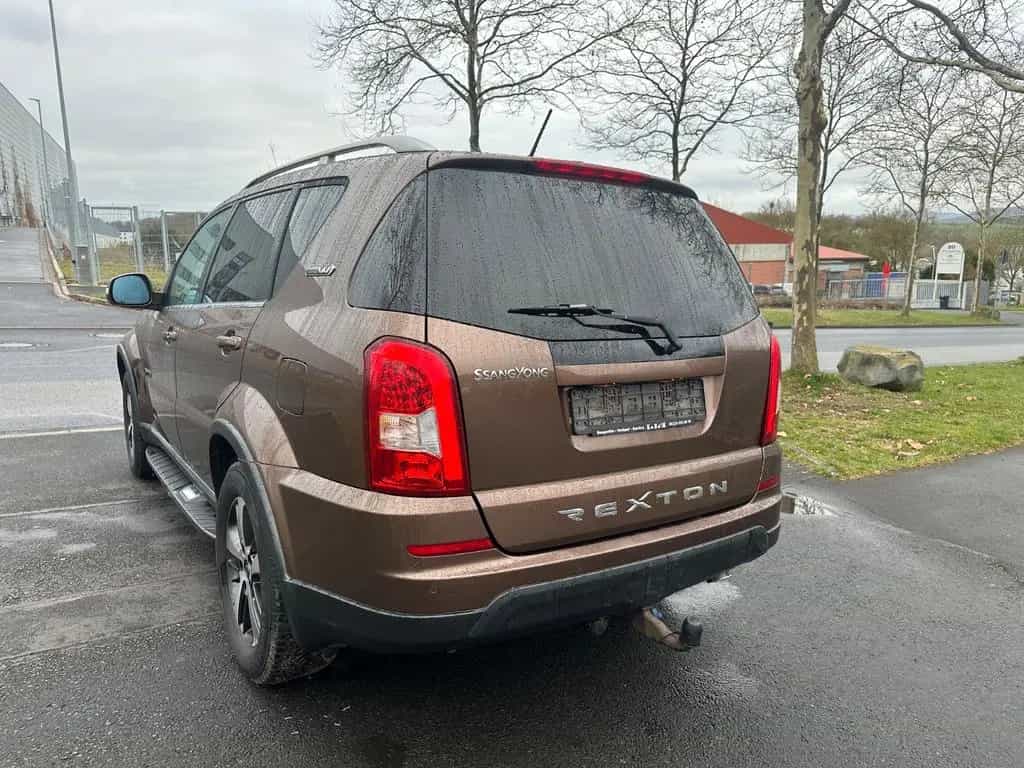 Ssangyong Rexton Rexton W Sapphire 4WD 12/2015-photo-2