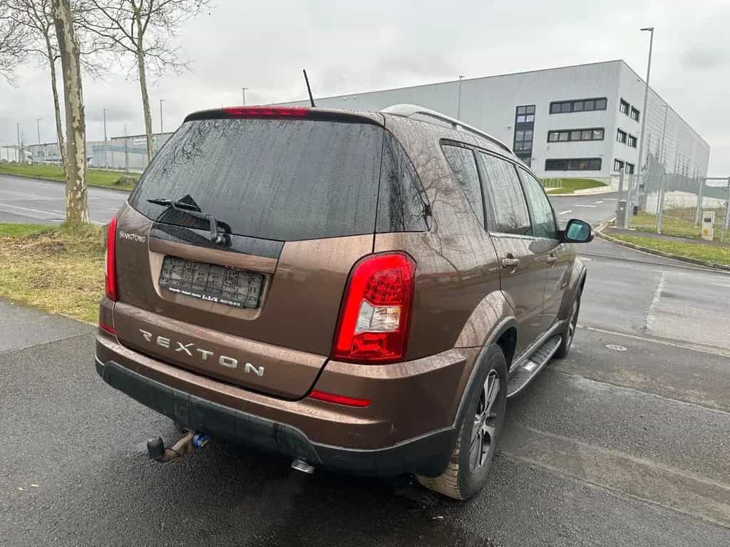 Ssangyong Rexton Rexton W Sapphire 4WD 12/2015-photo-3