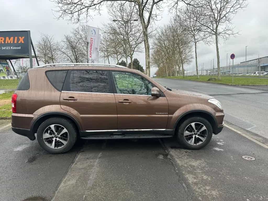 Ssangyong Rexton Rexton W Sapphire 4WD 12/2015-photo-4