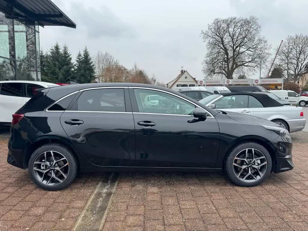 Kia Ceed 1.5 140PS AUT Ultimate P8 NAVI KAMERA SITZH 05/2025-photo-1