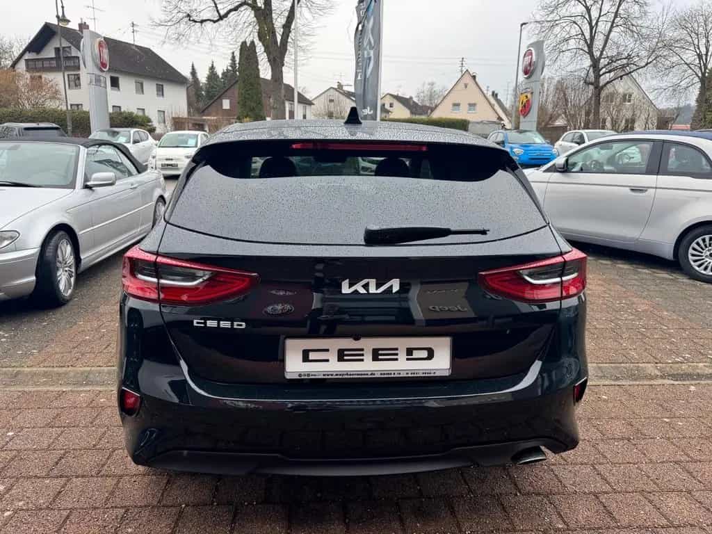 Kia Ceed 1.5 140PS AUT Ultimate P8 NAVI KAMERA SITZH 05/2025-photo-3