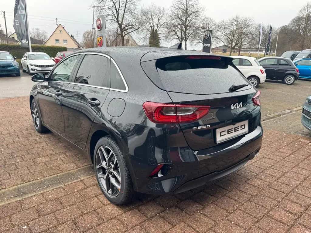 Kia Ceed 1.5 140PS AUT Ultimate P8 NAVI KAMERA SITZH 05/2025-photo-4