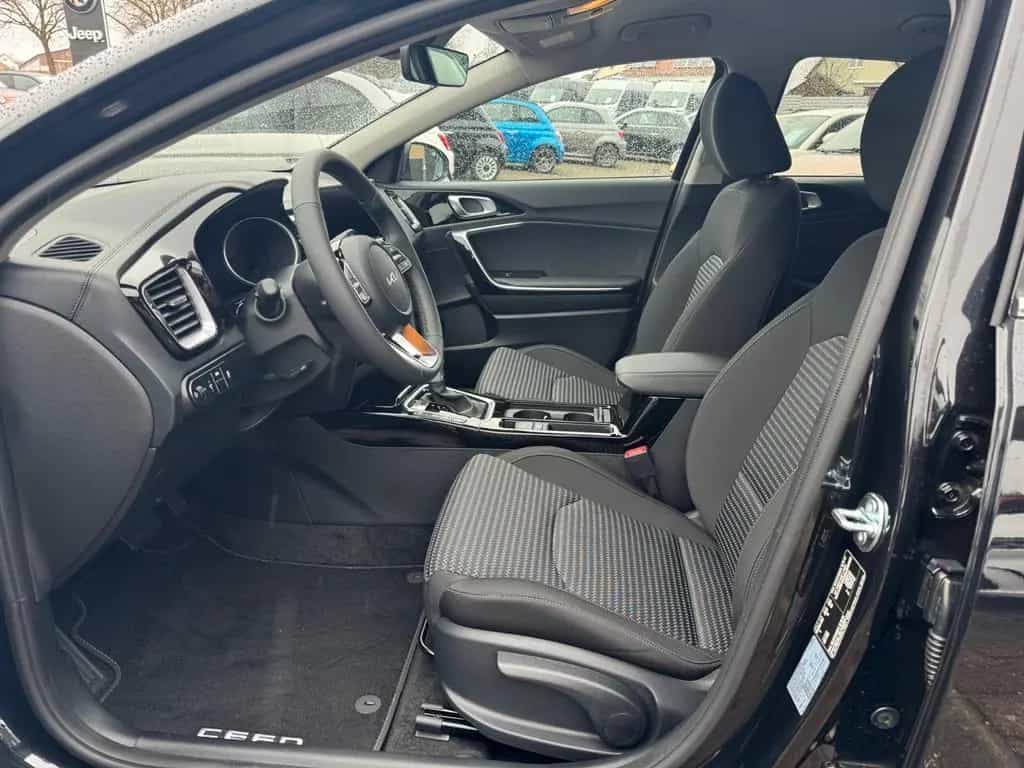 Kia Ceed 1.5 140PS AUT Ultimate P8 NAVI KAMERA SITZH 05/2025-photo-5