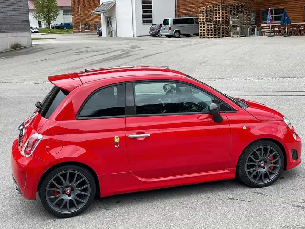 Abarth 695 Tributo Ferrari Edition 10/2010-photo-3